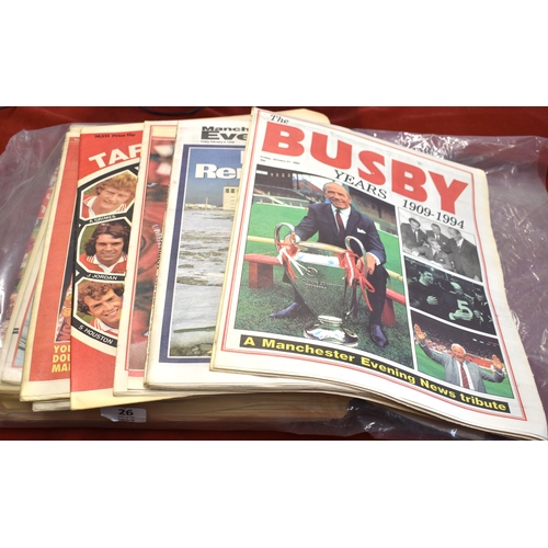 26 - A collection of (38) newspapers all with headlines of Manchester United winning Cups. League or Doub... 