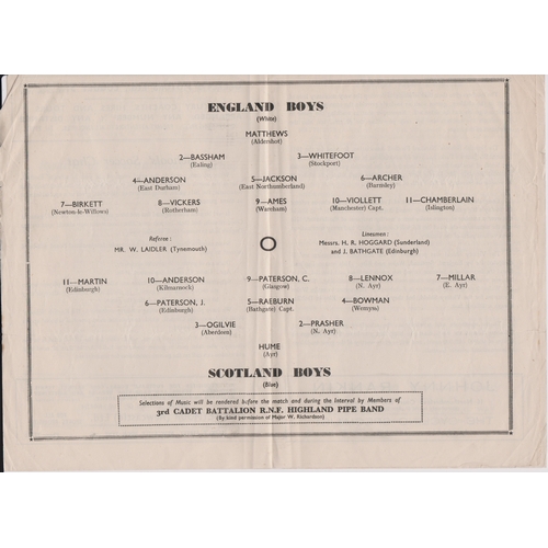 460 - England Boy's (Capt. Dennis Violett) Manchester United v Scotland Boys 1949 (14 May) at St James Par... 