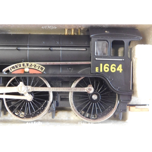 514 - Hornby Locomotive '2864 Liverpool' Great British Train Set, mint and boxed with certificate