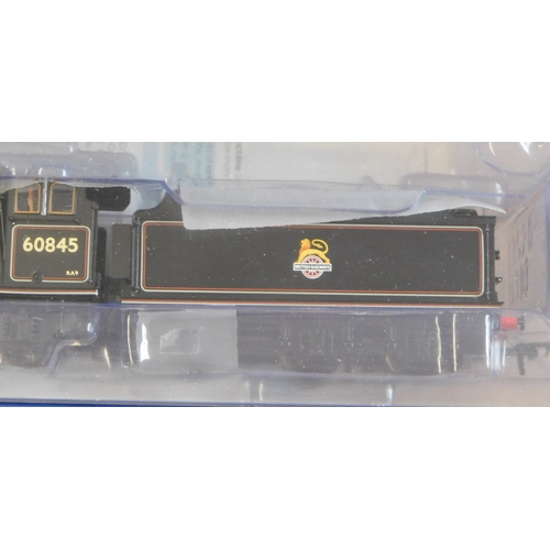 568 - Bachmann Locomotive LNER V2 Class 60845 BR lined black early emblem 35-201 mint and boxed