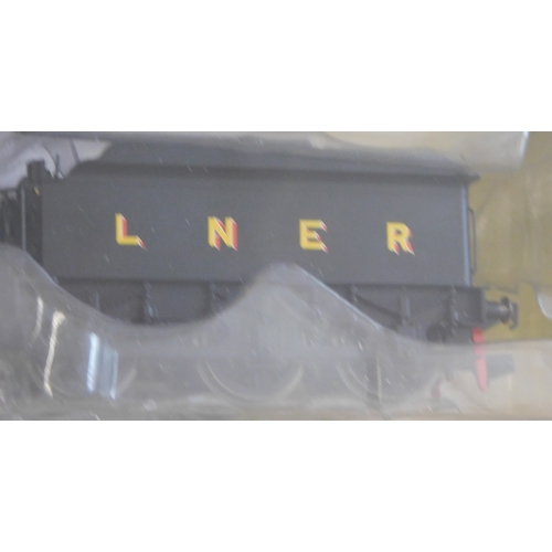 576 - Hornby Locomotive LNER Class J15 locomotive 5444, R3414 mint and boxed