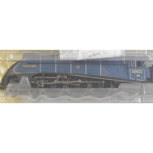 650 - Hornby Locomotive R3737 BR Class A4 'Mallard' No.60022 mint and boxed