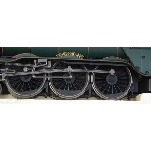 651 - Hornby Locomotive R2341 BR 4-6-2 Class A3 Locomotive 'Windsor Lad' mint and boxed