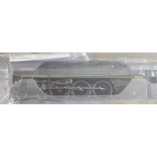 654 - Hornby Locomotive R3996 late BR Clan Class 4-6-2 Clan 'Stewart' No.72009 mint and boxed