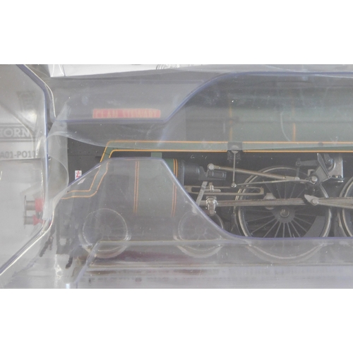 654 - Hornby Locomotive R3996 late BR Clan Class 4-6-2 Clan 'Stewart' No.72009 mint and boxed