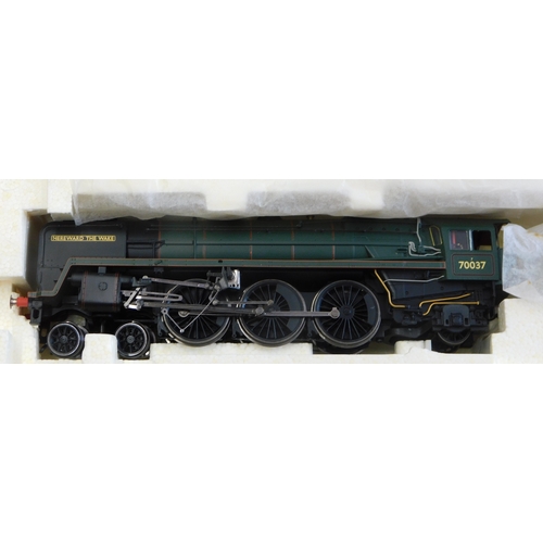 658 - Hornby Locomotive R2619 BR 4-6-2 Britannia Class Locomotive 70037 'Hereward The Wake' mint and boxed