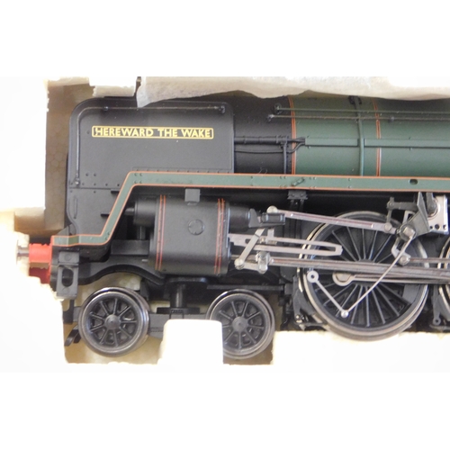 658 - Hornby Locomotive R2619 BR 4-6-2 Britannia Class Locomotive 70037 'Hereward The Wake' mint and boxed