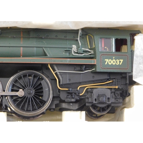 658 - Hornby Locomotive R2619 BR 4-6-2 Britannia Class Locomotive 70037 'Hereward The Wake' mint and boxed