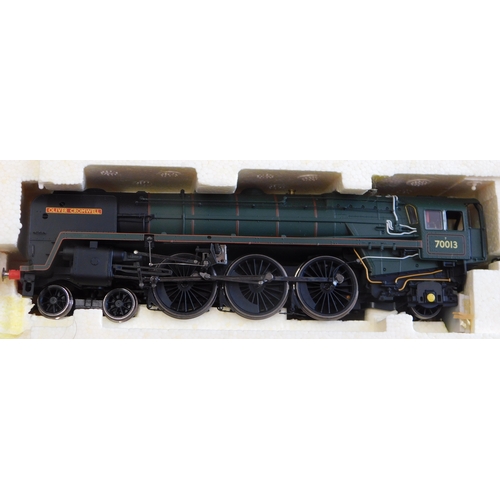 659 - Hornby Locomotive R2565 BR 4-6-2 Britannia Class Locomotive 70013 'Oliver Cromwell' mint and boxed