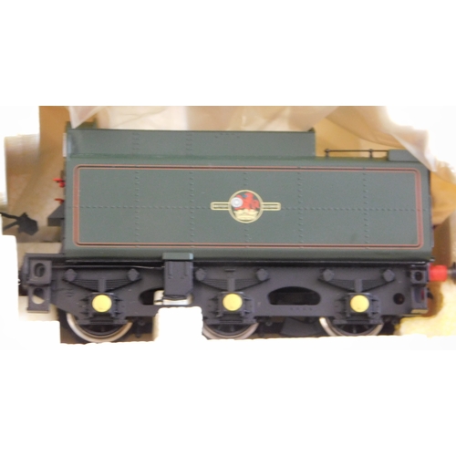 659 - Hornby Locomotive R2565 BR 4-6-2 Britannia Class Locomotive 70013 'Oliver Cromwell' mint and boxed