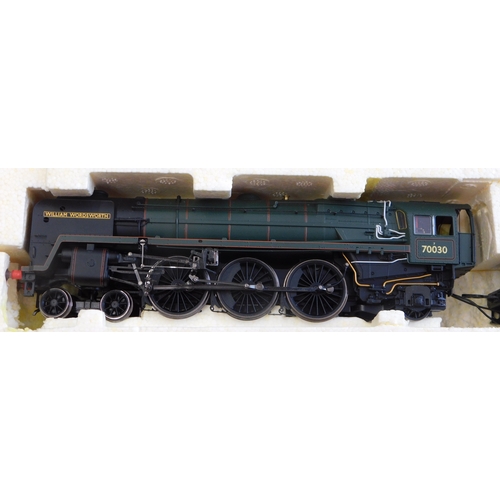 660 - Hornby Locomotive R2563 BR 4-6-2 Britannia Class Locomotive 70030 'William Wordsworth' mint and boxe... 