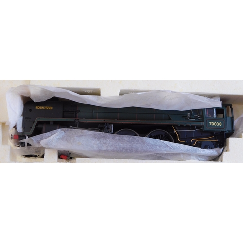 663 - Hornby Locomotive R2719, BR 4-6-2 Britannia Class Locomotive 70038 'Robin Hood' mint and boxed