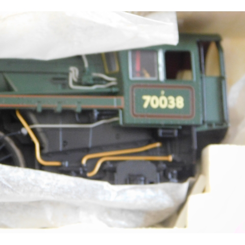 663 - Hornby Locomotive R2719, BR 4-6-2 Britannia Class Locomotive 70038 'Robin Hood' mint and boxed