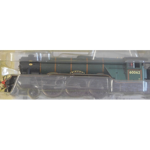 666 - Hornby Locomotive R3212 BR (early) Class A3 'Minoru' 60062 mint and boxed