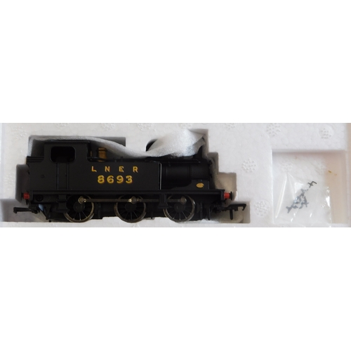 741 - Bachmann Locomotive 31-057 J72 Tank 8693 LNER plain black, mint and boxed