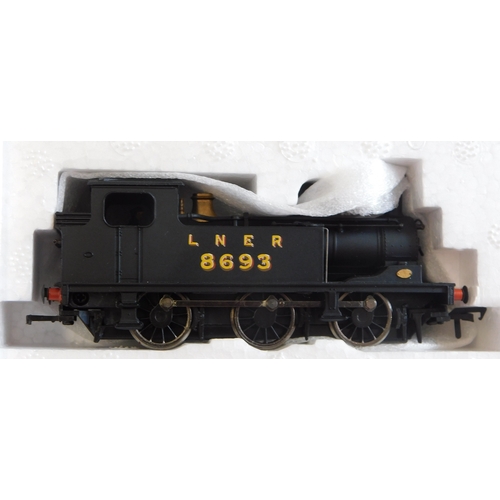 741 - Bachmann Locomotive 31-057 J72 Tank 8693 LNER plain black, mint and boxed