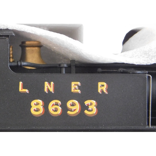 741 - Bachmann Locomotive 31-057 J72 Tank 8693 LNER plain black, mint and boxed