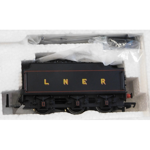 678 - Bachmann Locomotive 31-706 B104D 'Roedeer' LNER lined black W/O Generator' mint and boxed