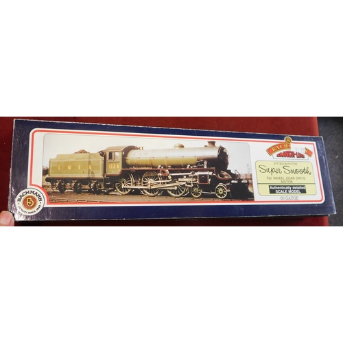 679 - Bachmann Locomotive 31-703 B1 '61010' 'Wildebeest' BR lined black (non elec generator) late crest, m... 