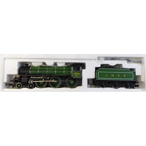 680 - Bachmann Locomotive 31-700 LNER B1 1264 green lined, mint and boxed