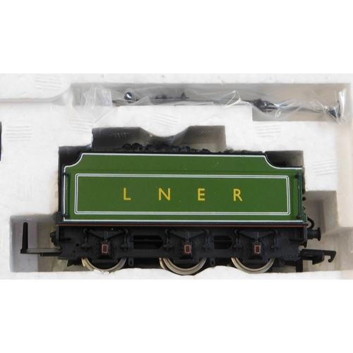 680 - Bachmann Locomotive 31-700 LNER B1 1264 green lined, mint and boxed