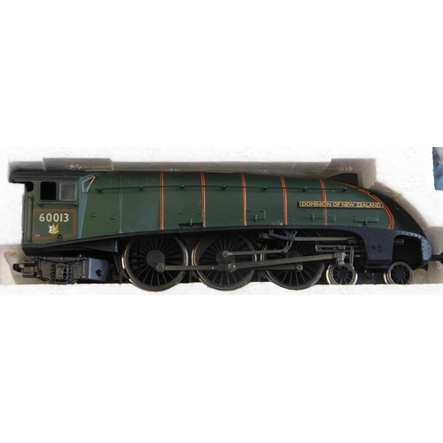 681 - Bachmann Locomotive Gresley A4 4-6-2, 60013 BR green 'Dominion of New Zealand' early emblem, 31-955