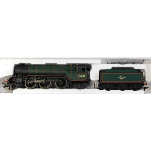 684 - Bachmann Locomotive 31-561 V2 60825 BR lined green, outside steam pipes, Stepped Tender mint and box... 