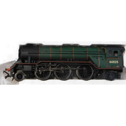 684 - Bachmann Locomotive 31-561 V2 60825 BR lined green, outside steam pipes, Stepped Tender mint and box... 