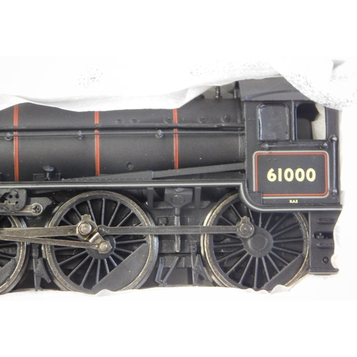 686 - Bachmann Locomotive 31-712 B1, 61000 'Springbok' BR lined black emblem, mint and boxed