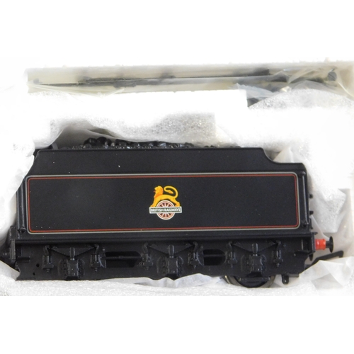 686 - Bachmann Locomotive 31-712 B1, 61000 'Springbok' BR lined black emblem, mint and boxed