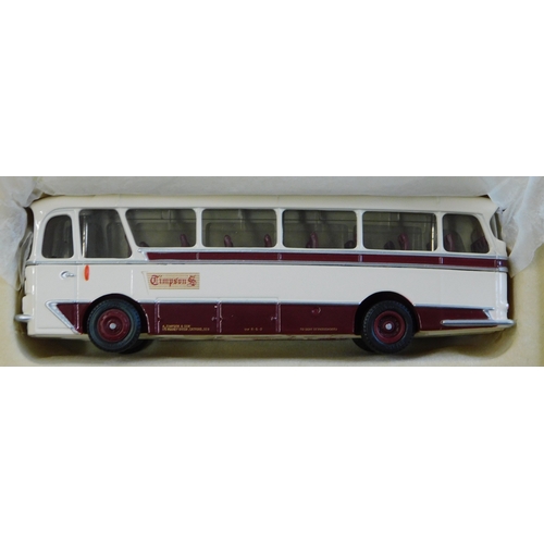 856 - Gilbow Holdings Ltd - 1:76 scale (Limited edition) Timpson's & Surrey Motors Coach Set, boxed set (2... 