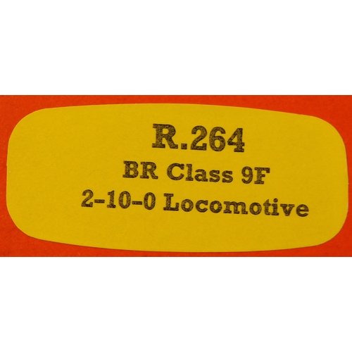 755 - Hornby Locomotive R264 BR class F 2-10-0 Loco 92200 mint and boxed