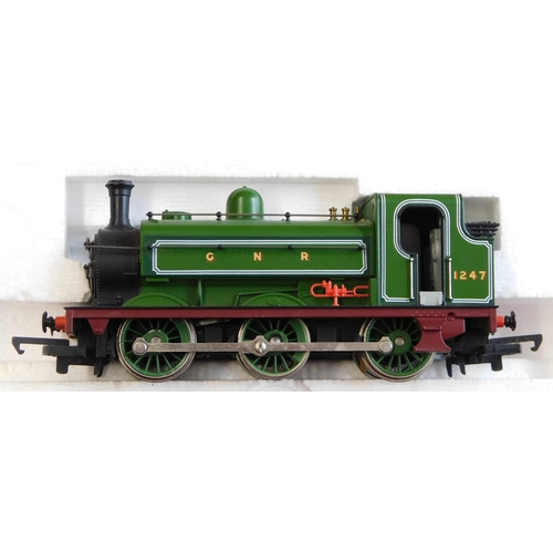 758 - Hornby Locomotive R316 GNR J13 Loco 0-6-0 'Saddle Tank' and 0-6-0 LNER J83 8477, Both boxed (2)