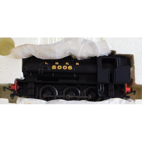 759 - Hornby Locomotive R2094A BR 0-6-0ST class J94 Loco '68049' and R2062 LNER J94 Loco '8006' Booth boxe... 