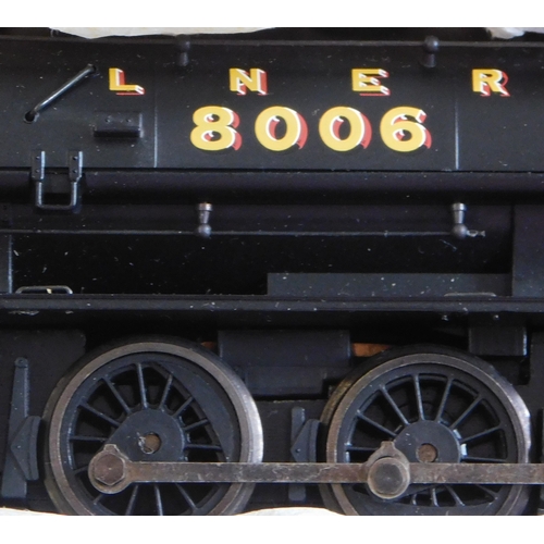 759 - Hornby Locomotive R2094A BR 0-6-0ST class J94 Loco '68049' and R2062 LNER J94 Loco '8006' Booth boxe... 