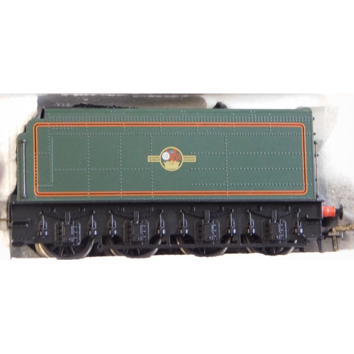 674 - Bachmann  Locomotive 32-556 Class A1 60156 'Great Central', BR green late crest, riveted tender, min... 