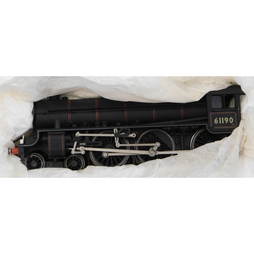 708 - Bachmann Locomotive 31-702A B1 '61190' BR lined black, late crest, mint and boxed