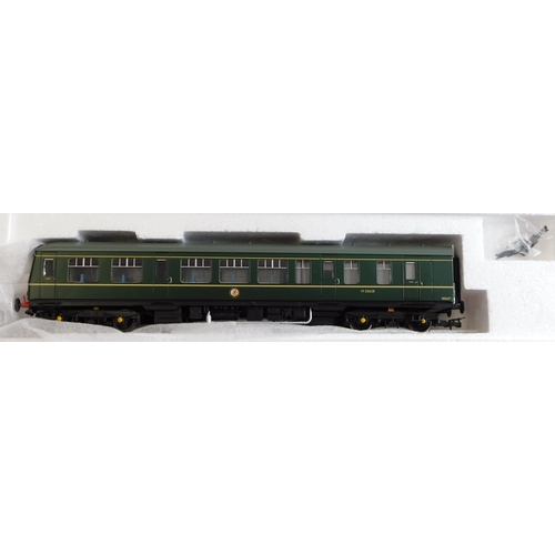 709 - Bachmann Locomotive 32-900 Class 108, DMU car -DR green with speed whiskers and a carriage (2)