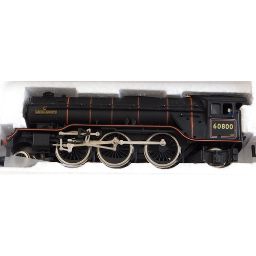 710 - Bachmann Locomotive 60800 'Green Arrow' black, mint and boxed (Gresley V2 2-62 box)