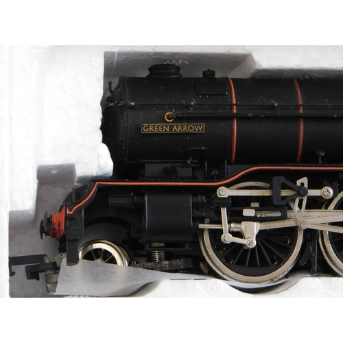 710 - Bachmann Locomotive 60800 'Green Arrow' black, mint and boxed (Gresley V2 2-62 box)