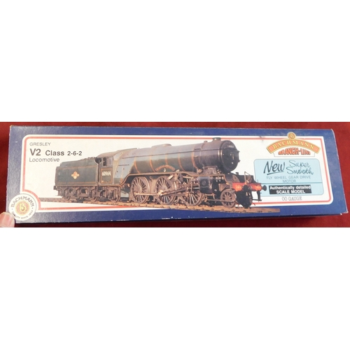 710 - Bachmann Locomotive 60800 'Green Arrow' black, mint and boxed (Gresley V2 2-62 box)