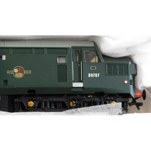 711 - Bachmann Locomotive 32-776 class 37/0, Diesel BR green, split head D6707, mint and boxed