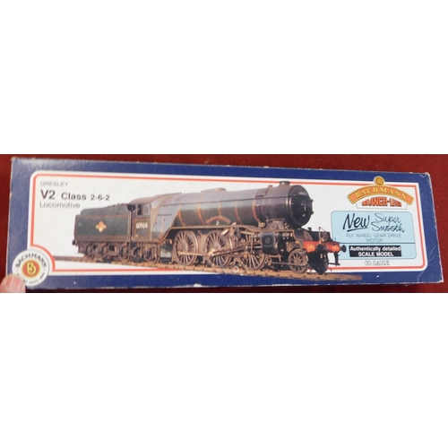 712 - Bachmann Locomotive 31-553 V2 '60807', 'R.R. Black', mint and boxed (Retail £50)