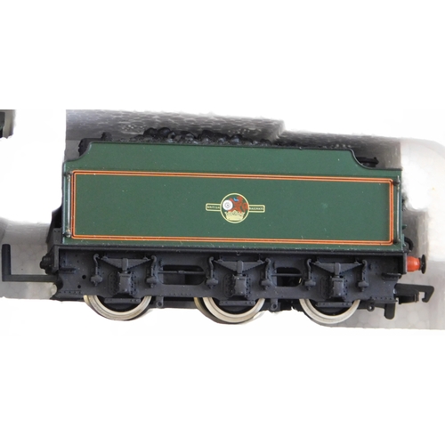 713 - Bachmann Locomotive 31-552 V2 60964, Durham Light Infantry' B.R.green, mint and boxed