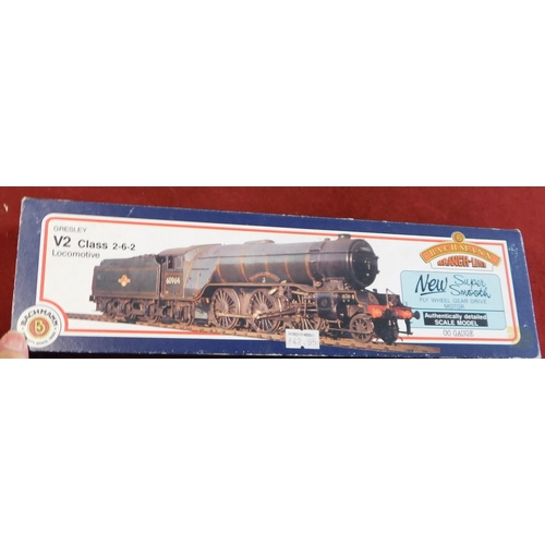 713 - Bachmann Locomotive 31-552 V2 60964, Durham Light Infantry' B.R.green, mint and boxed