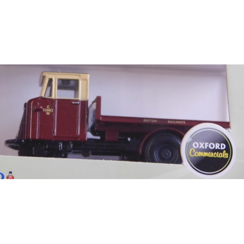 875 - Oxford Automobile Company 1:76 scale, six boxed commercial vehicles, excellent condition