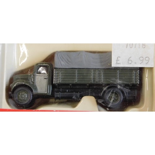 896 - Classix by Pocketbond 1:76 scale, six boxed commercial vehicles, ( by different companys) excellent ... 