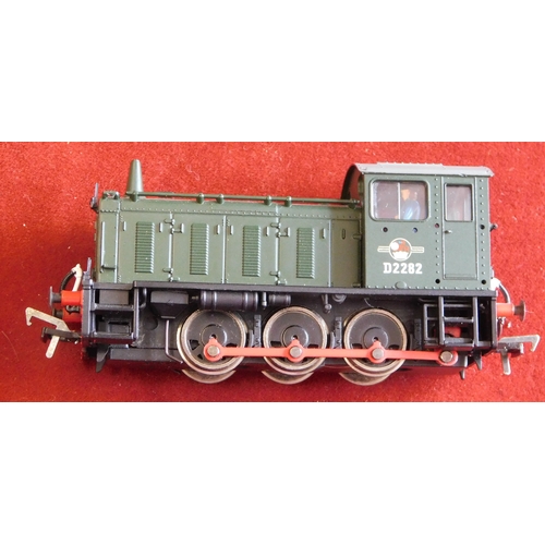 823 - Locomotive D2282 Diesel locomotive, mint and unboxed