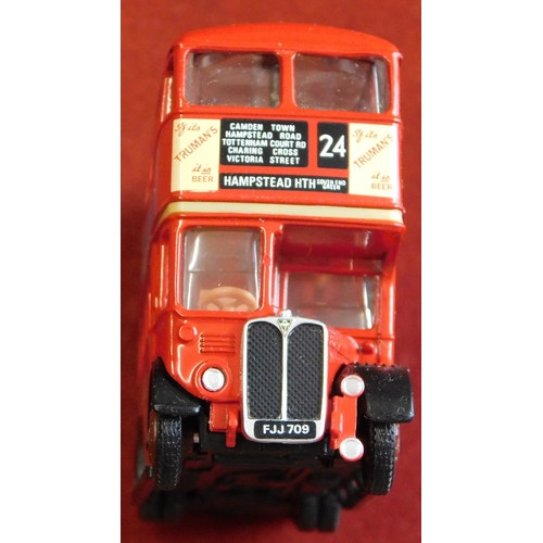 940 - Gilbow (4) boxed Buses 1:76 scale vehicle no.C10123B, 10127A, 10122 Green Bus? Excellent condition