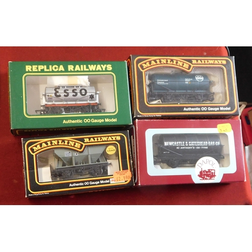 821 - Mixed Lot Hornby etc., boxed (7) loose (13) (20 in all)